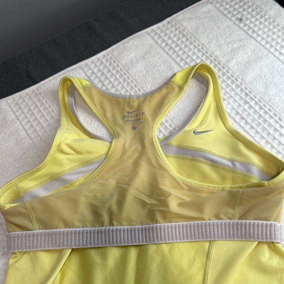 Nike Yellow Fitted Sleeveless Tank Top - Picture 6 of 6